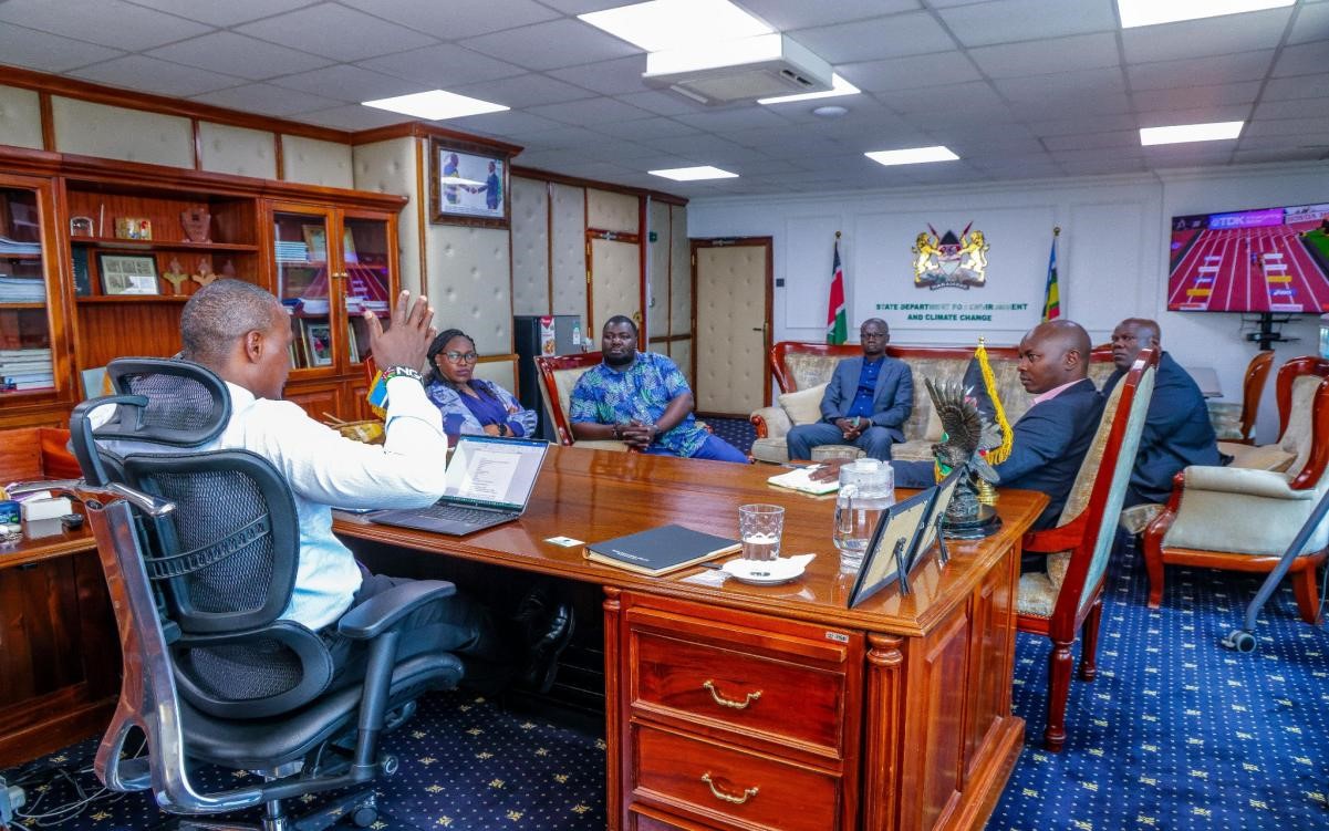 Discussion with ministry officials on environmental conservation initiatives
