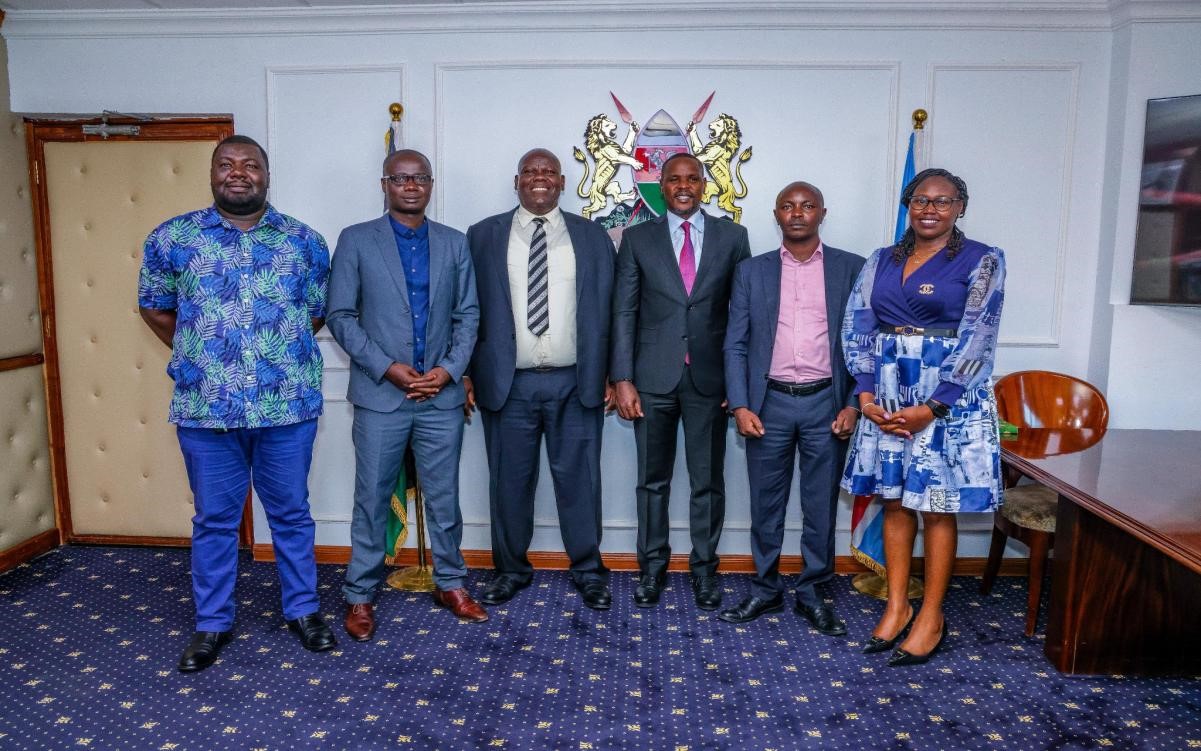 Kedevries team with ministry officials discussing climate action strategies